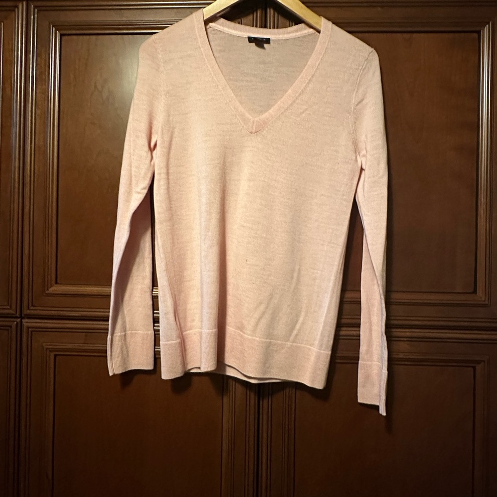 Ann Taylor 100% Extra Fine Merino Wool Pale Pink V-Neck Sweater